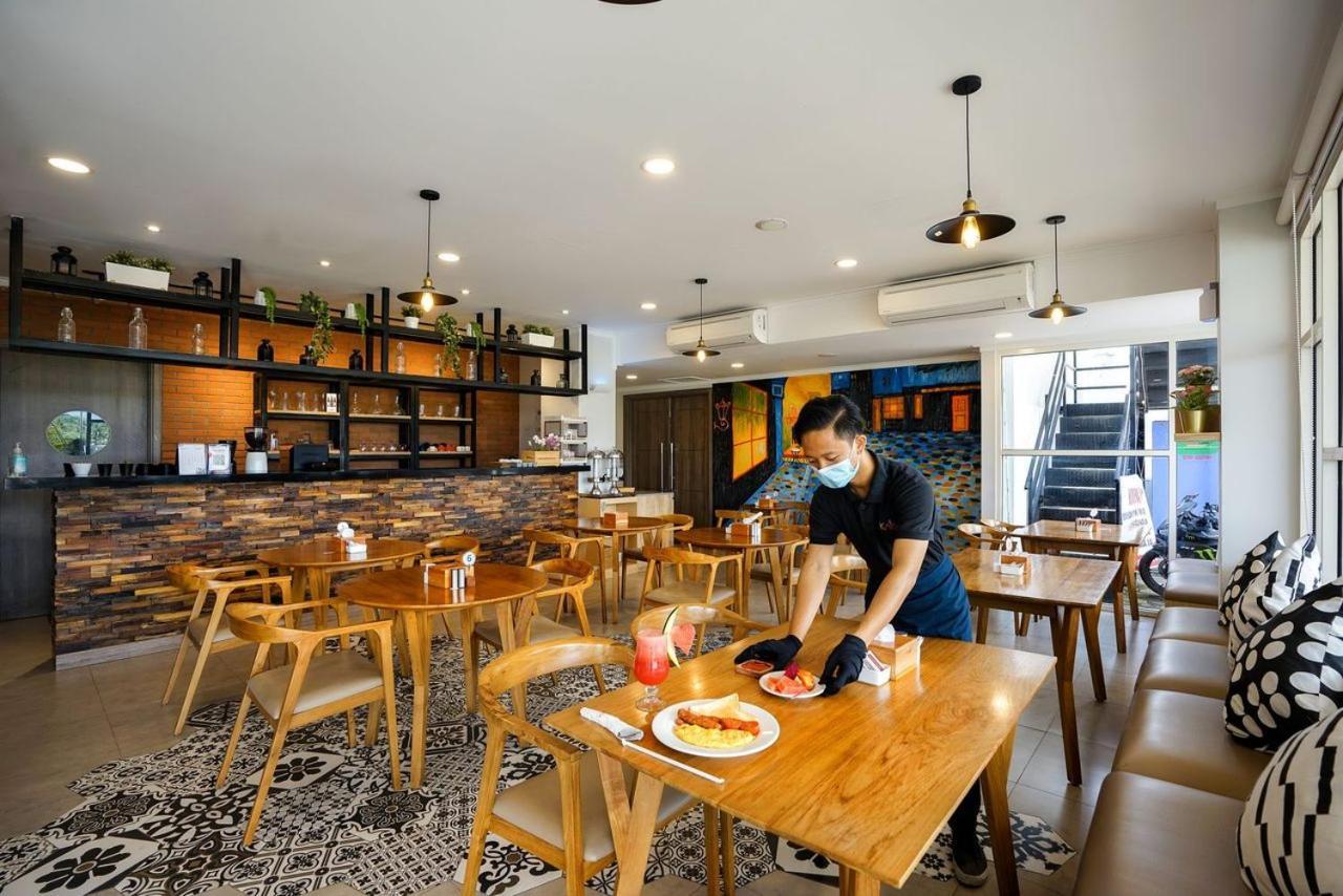 Kaloka Airport Hotel Sumbawa Besar Exterior foto