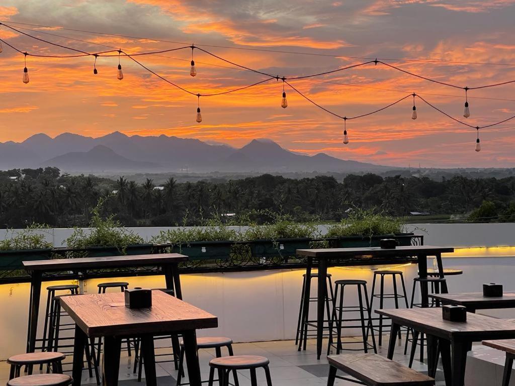 Kaloka Airport Hotel Sumbawa Besar Exterior foto
