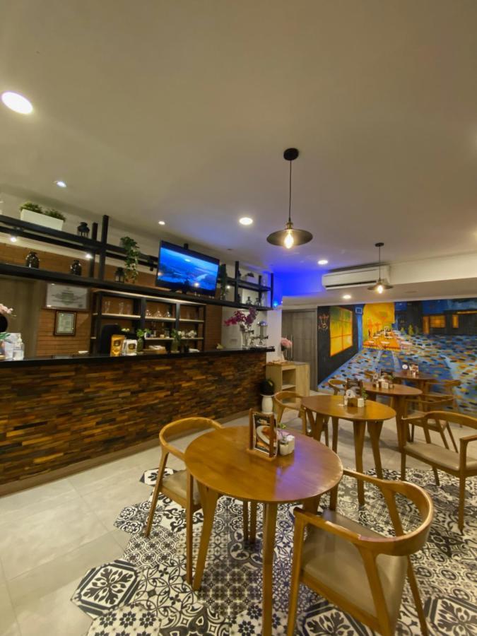 Kaloka Airport Hotel Sumbawa Besar Exterior foto