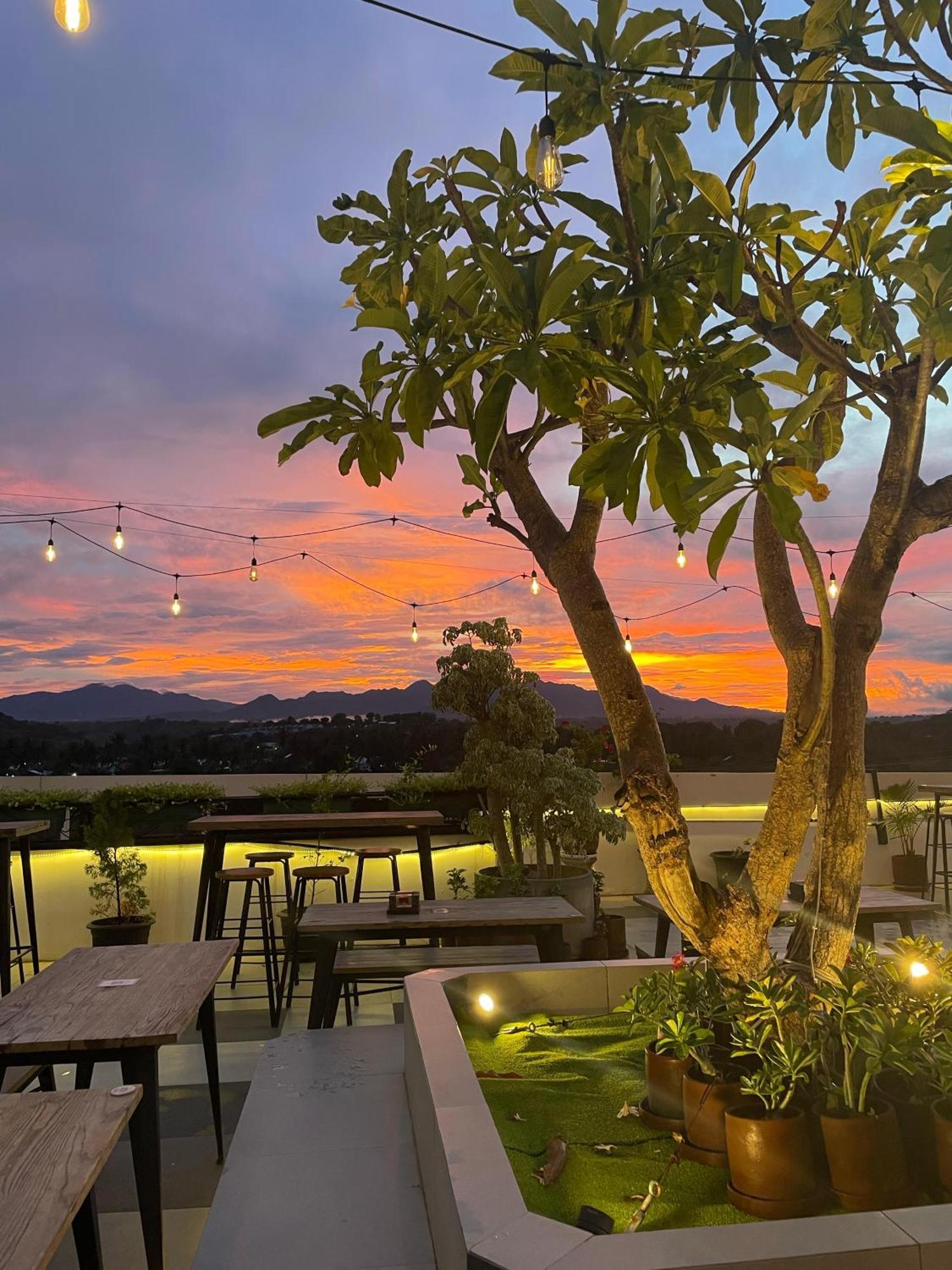 Kaloka Airport Hotel Sumbawa Besar Exterior foto